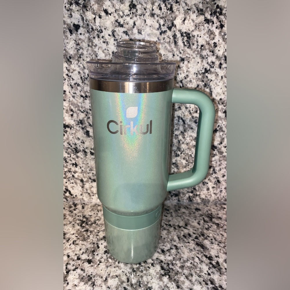Sage Green cirkul Tumbler with Handle 32 oz